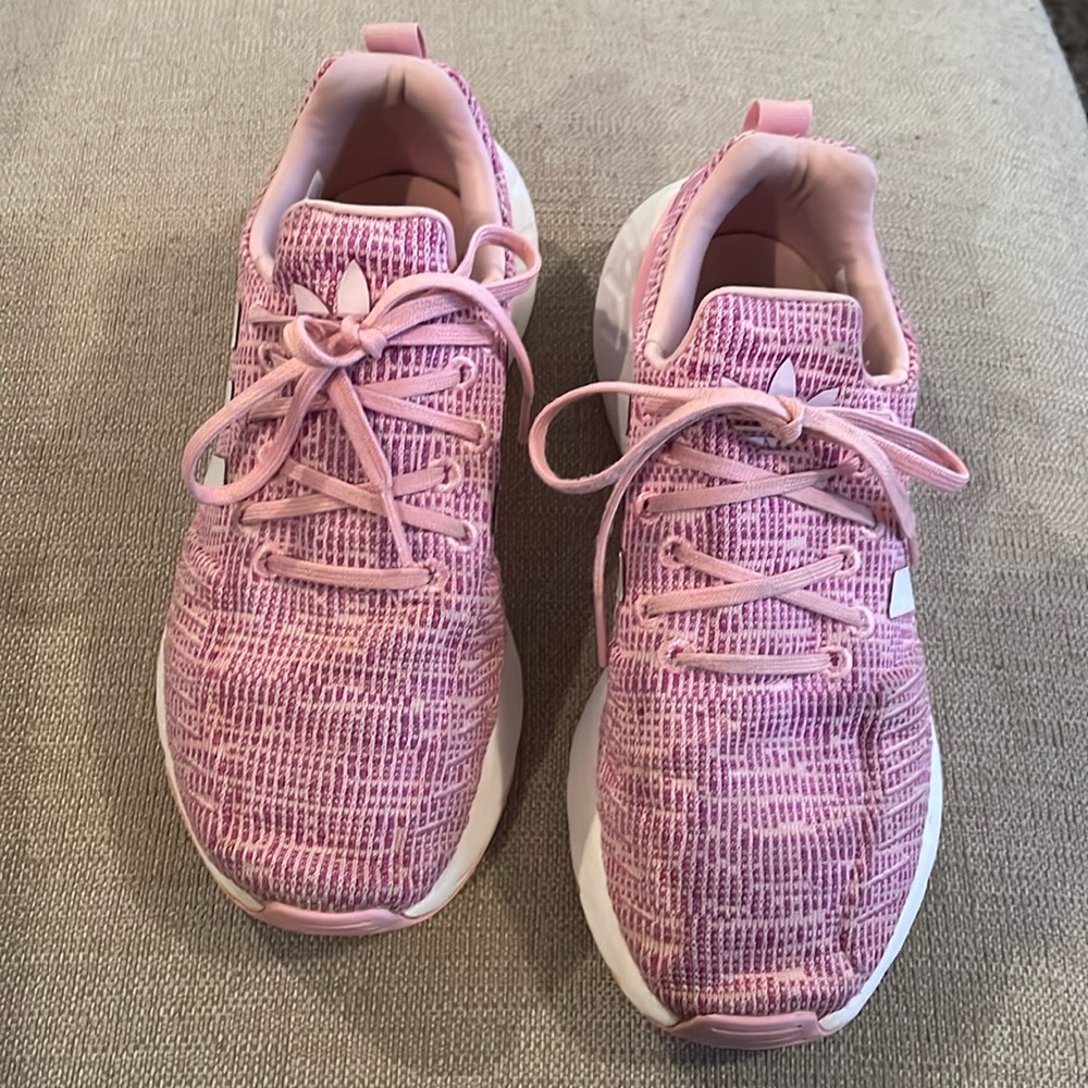 Adidas Girl's Swift Run 22 Shoes Sneakers, Style GW8177, Pink + White